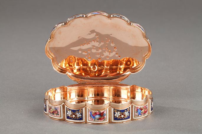 Enameled Gold Snuff Box with Diamonds | MasterArt